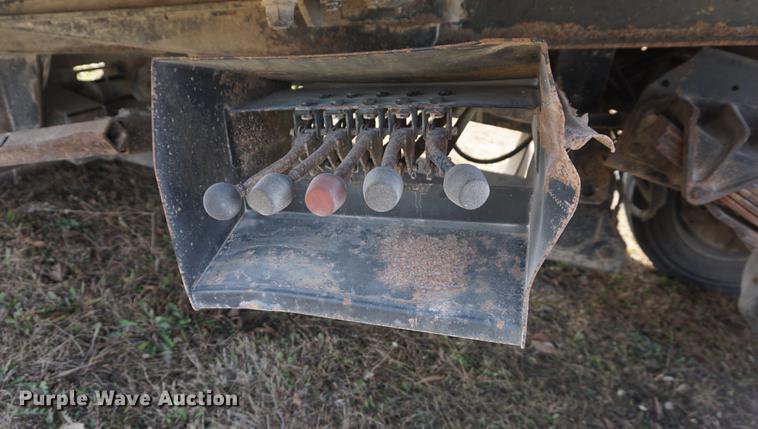 image for item DA1441 1997 International 4700 rollback truck