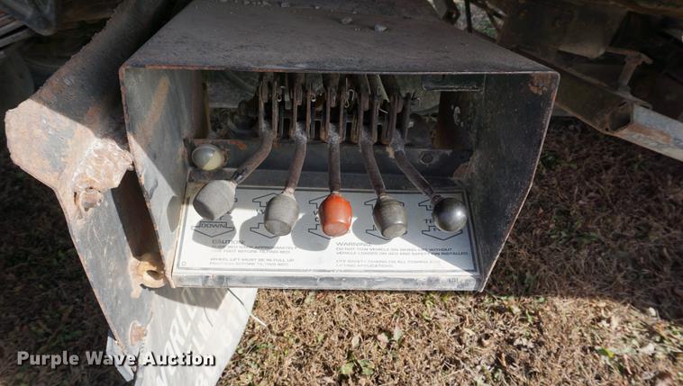 image for item DA1441 1997 International 4700 rollback truck