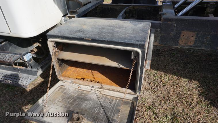 image for item DA1441 1997 International 4700 rollback truck