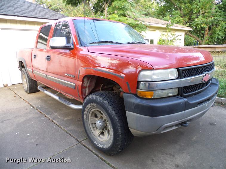image for item DA6959 2001 Chevrolet Silverado 2500HD Crew Cab pickup truck