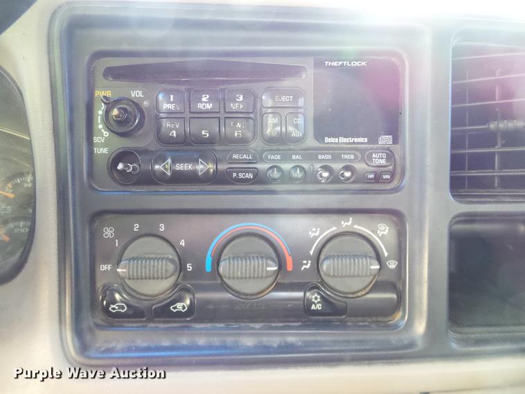 image for item DA6959 2001 Chevrolet Silverado 2500HD Crew Cab pickup truck