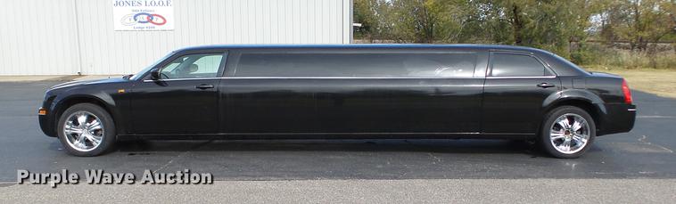 image for item DB5025 2007 Chrysler 300 Touring limousine