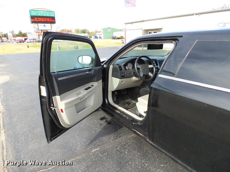 image for item DB5025 2007 Chrysler 300 Touring limousine
