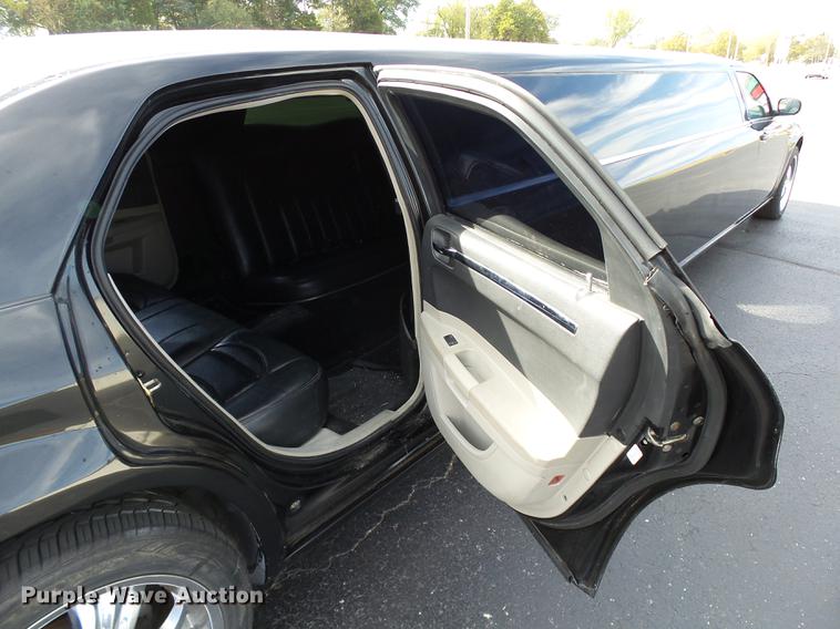image for item DB5025 2007 Chrysler 300 Touring limousine