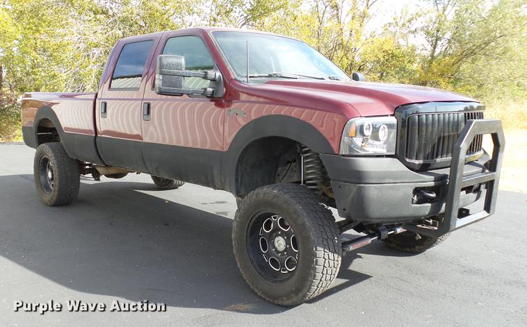 image for item DB5026 2006 Ford F250 Super Duty XLT Crew Cab pickup truck