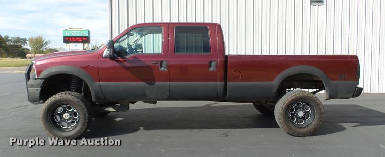 image for item DB5026 2006 Ford F250 Super Duty XLT Crew Cab pickup truck