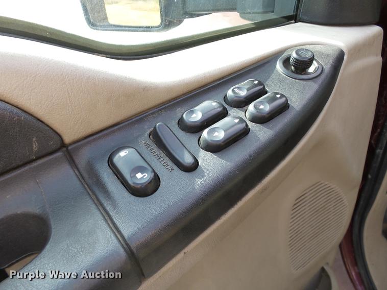 image for item DB5026 2006 Ford F250 Super Duty XLT Crew Cab pickup truck