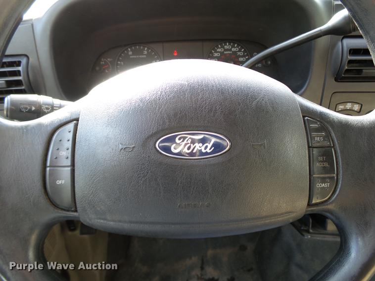 image for item DB5026 2006 Ford F250 Super Duty XLT Crew Cab pickup truck