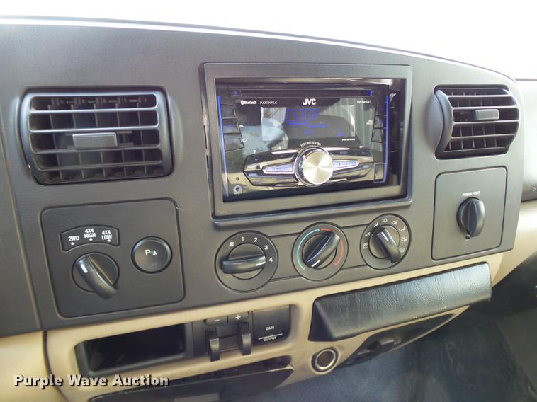 image for item DB5026 2006 Ford F250 Super Duty XLT Crew Cab pickup truck