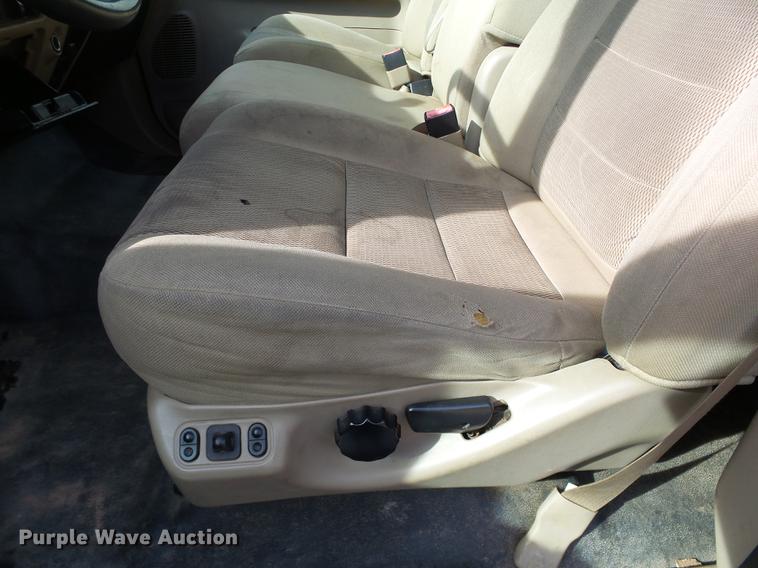 image for item DB5026 2006 Ford F250 Super Duty XLT Crew Cab pickup truck