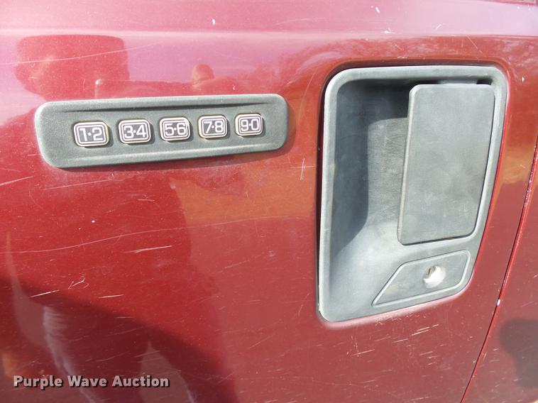 image for item DB5026 2006 Ford F250 Super Duty XLT Crew Cab pickup truck