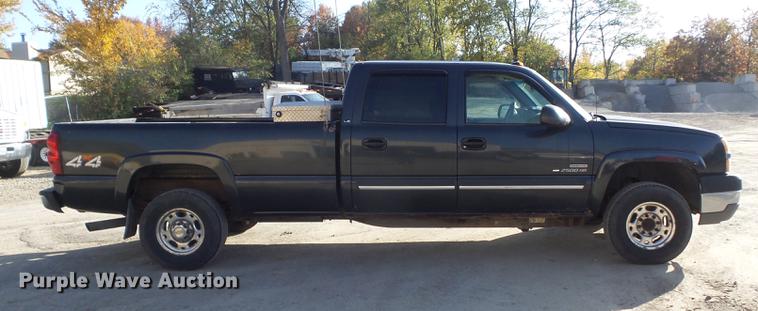 image for item DB6329 2003 Chevrolet Silverado 2500HD Crew Cab pickup truck