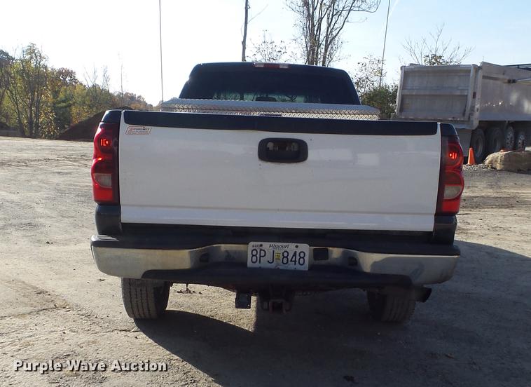 image for item DB6329 2003 Chevrolet Silverado 2500HD Crew Cab pickup truck