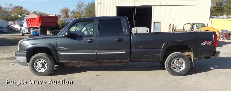 image for item DB6329 2003 Chevrolet Silverado 2500HD Crew Cab pickup truck