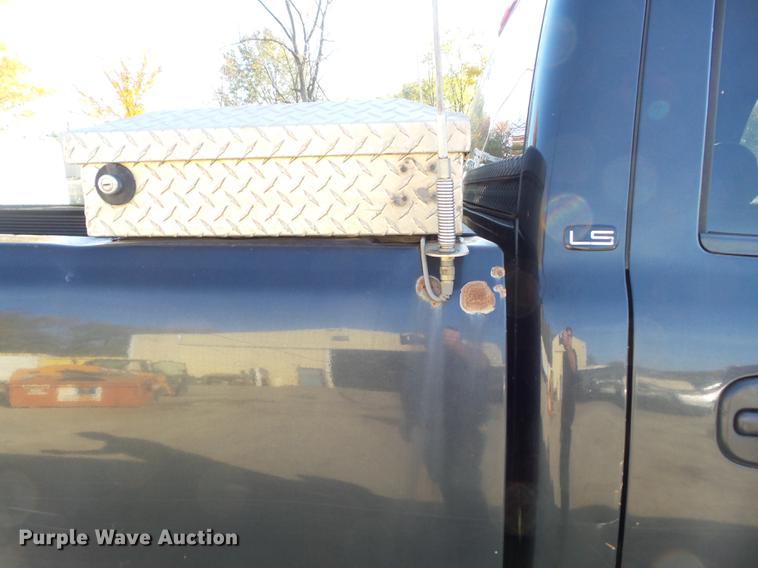 image for item DB6329 2003 Chevrolet Silverado 2500HD Crew Cab pickup truck