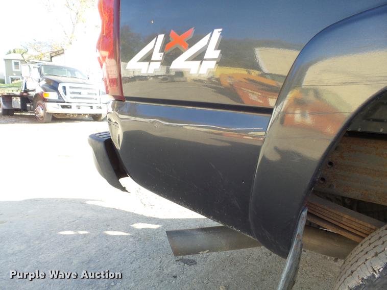 image for item DB6329 2003 Chevrolet Silverado 2500HD Crew Cab pickup truck
