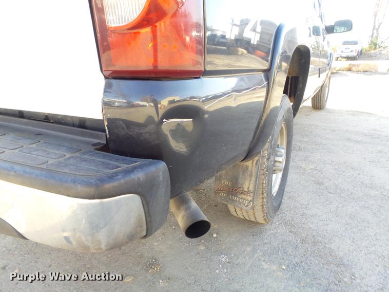 image for item DB6329 2003 Chevrolet Silverado 2500HD Crew Cab pickup truck