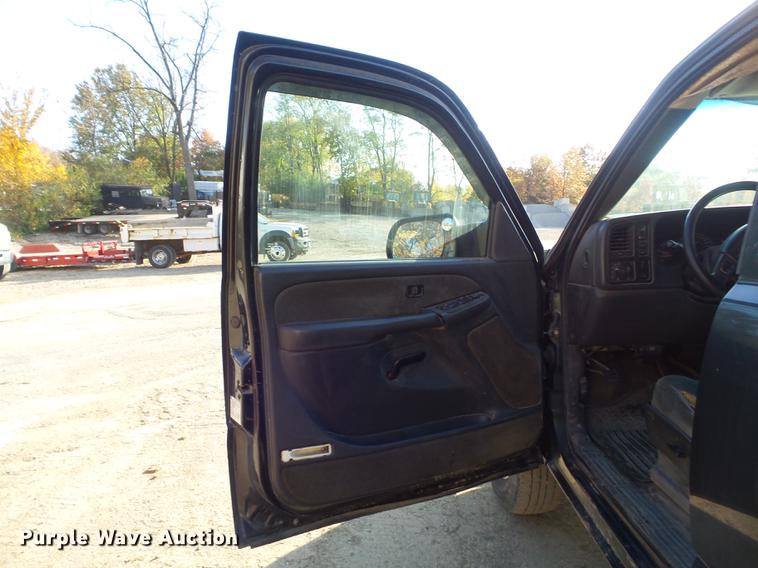 image for item DB6329 2003 Chevrolet Silverado 2500HD Crew Cab pickup truck