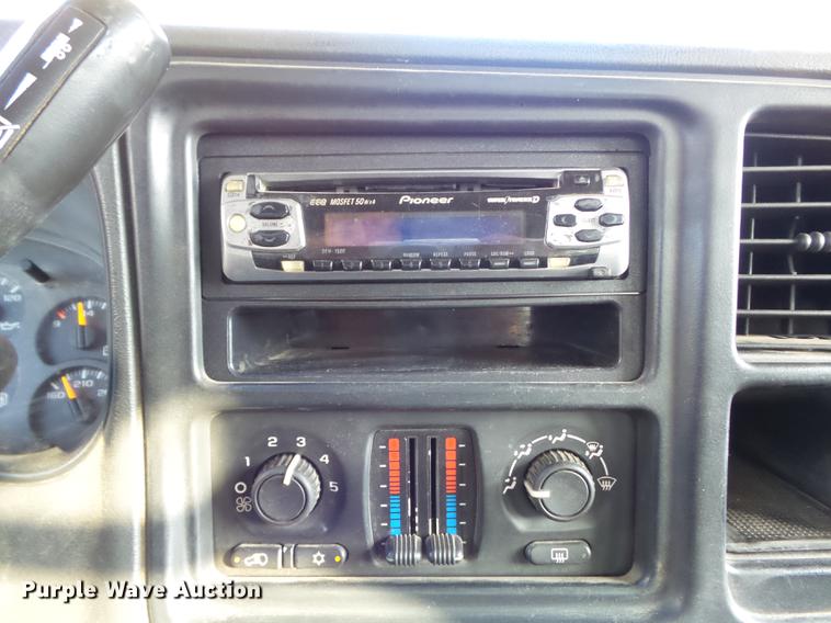 image for item DB6329 2003 Chevrolet Silverado 2500HD Crew Cab pickup truck