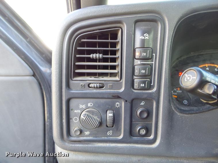 image for item DB6329 2003 Chevrolet Silverado 2500HD Crew Cab pickup truck