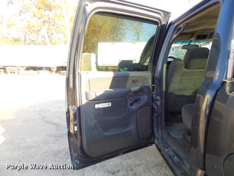 image for item DB6329 2003 Chevrolet Silverado 2500HD Crew Cab pickup truck