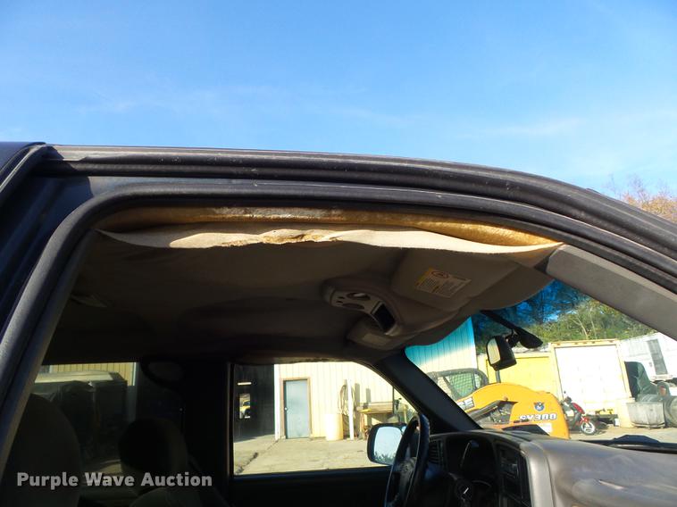 image for item DB6329 2003 Chevrolet Silverado 2500HD Crew Cab pickup truck