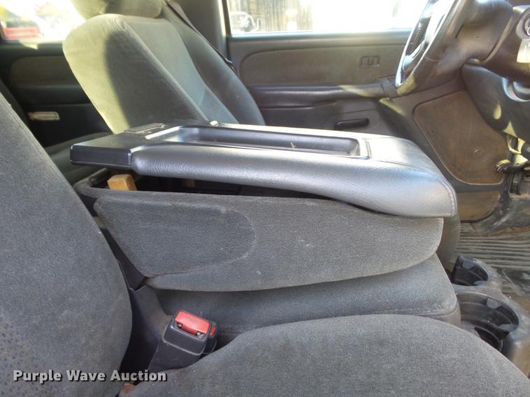 image for item DB6329 2003 Chevrolet Silverado 2500HD Crew Cab pickup truck