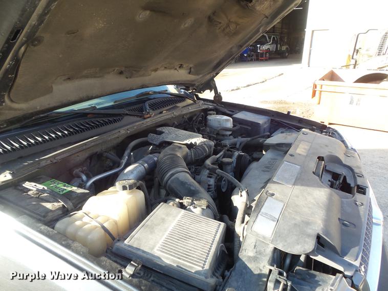 image for item DB6329 2003 Chevrolet Silverado 2500HD Crew Cab pickup truck