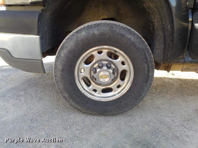 image for item DB6329 2003 Chevrolet Silverado 2500HD Crew Cab pickup truck