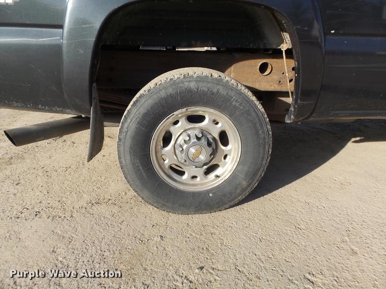 image for item DB6329 2003 Chevrolet Silverado 2500HD Crew Cab pickup truck