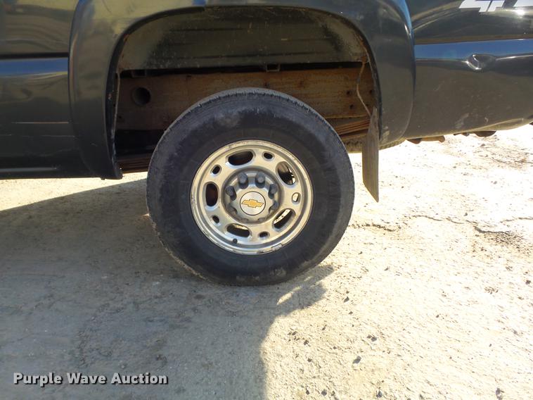 image for item DB6329 2003 Chevrolet Silverado 2500HD Crew Cab pickup truck