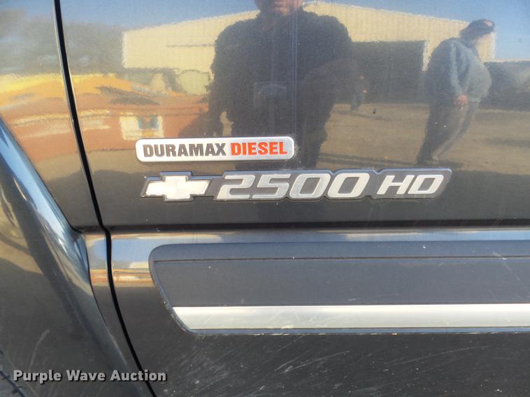 image for item DB6329 2003 Chevrolet Silverado 2500HD Crew Cab pickup truck