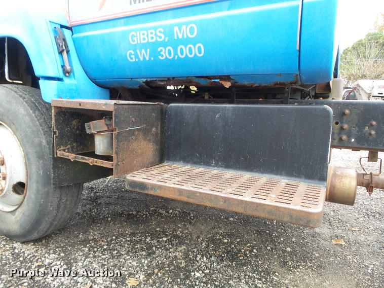 image for item DB6338 1993 Chevrolet Kodiak truck cab and chassis