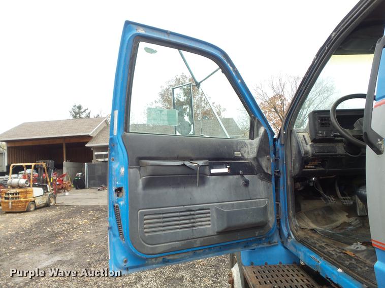 image for item DB6338 1993 Chevrolet Kodiak truck cab and chassis