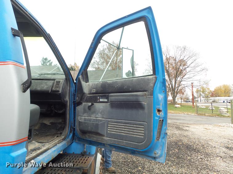 image for item DB6338 1993 Chevrolet Kodiak truck cab and chassis