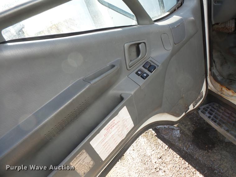 image for item DB8008 2001 Mitsubishi Fuso FE box truck