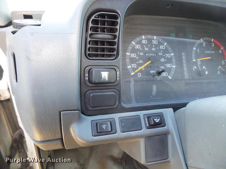 image for item DB8008 2001 Mitsubishi Fuso FE box truck