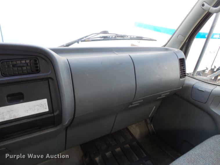 image for item DB8008 2001 Mitsubishi Fuso FE box truck