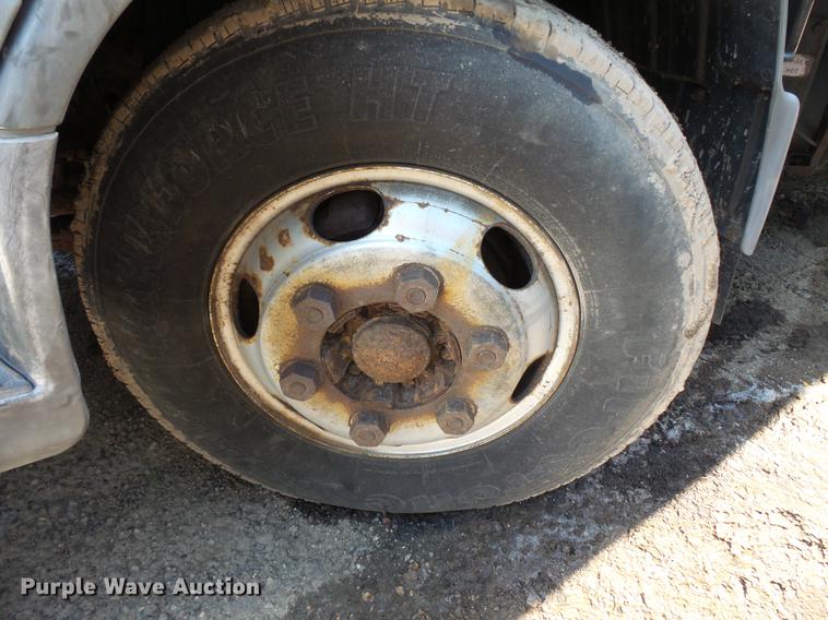 image for item DB8008 2001 Mitsubishi Fuso FE box truck