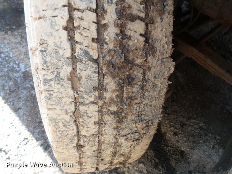 image for item DB8008 2001 Mitsubishi Fuso FE box truck