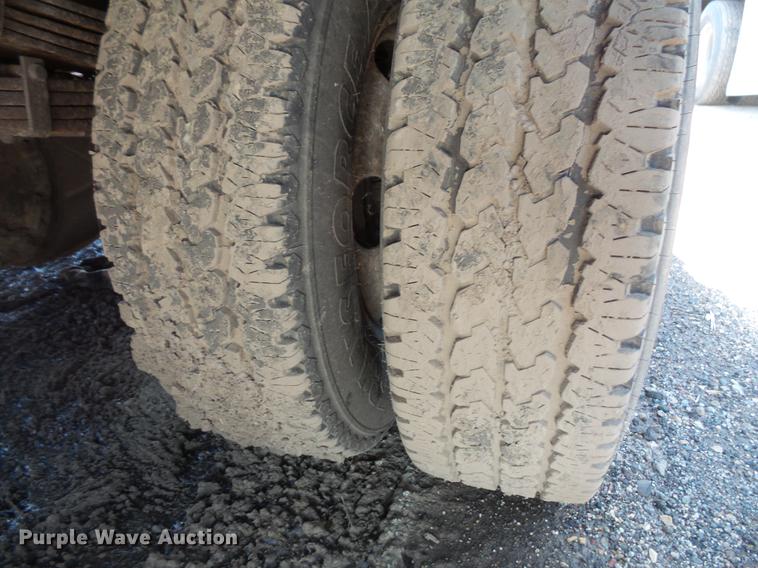 image for item DB8008 2001 Mitsubishi Fuso FE box truck