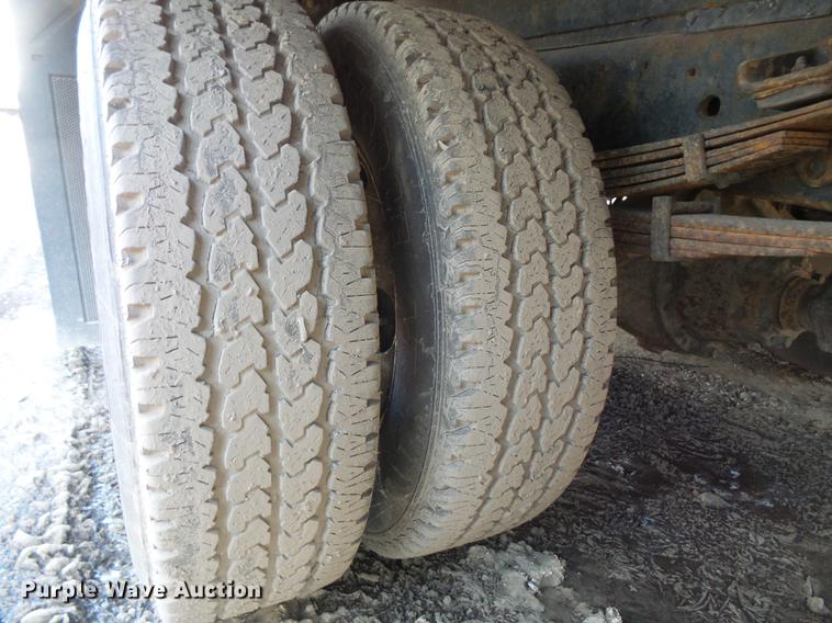 image for item DB8008 2001 Mitsubishi Fuso FE box truck