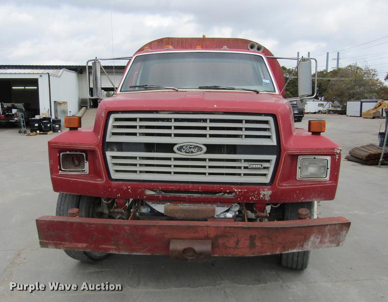 image for item DC0001 1990 Ford F700 tank truck