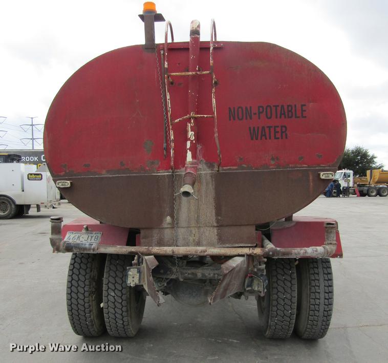 image for item DC0001 1990 Ford F700 tank truck