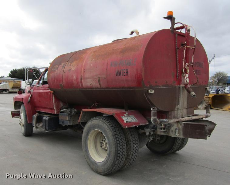 image for item DC0001 1990 Ford F700 tank truck