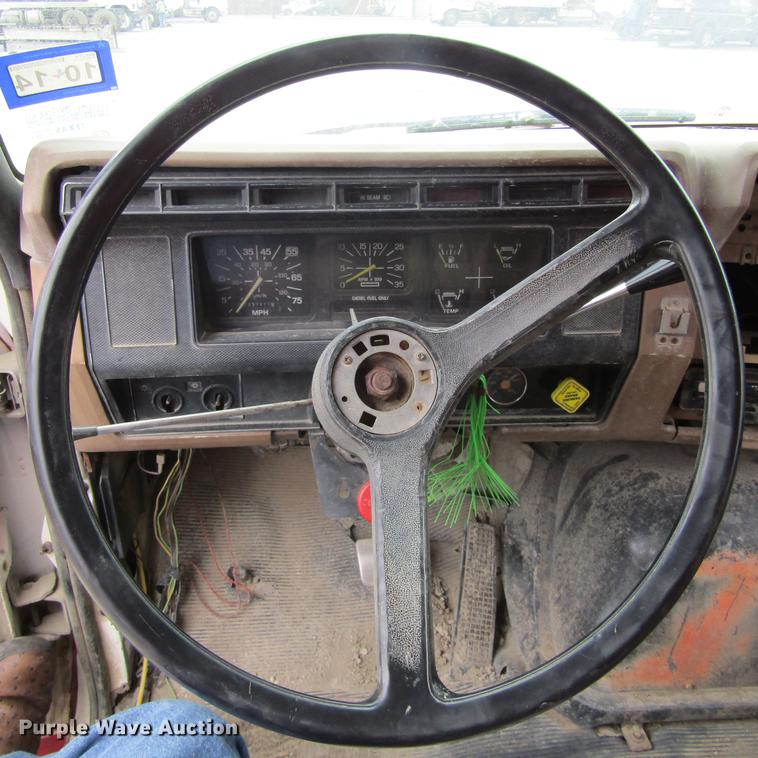 image for item DC0001 1990 Ford F700 tank truck