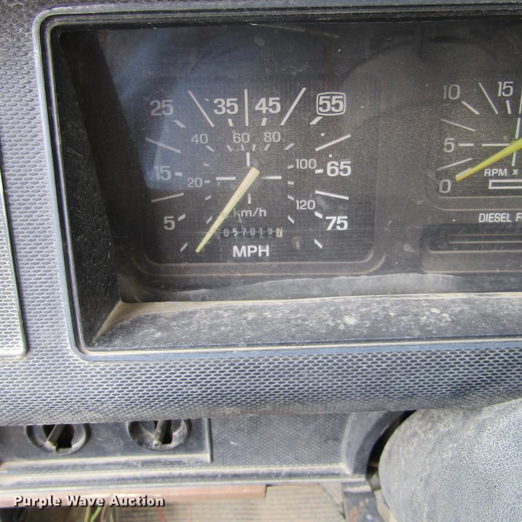 image for item DC0001 1990 Ford F700 tank truck