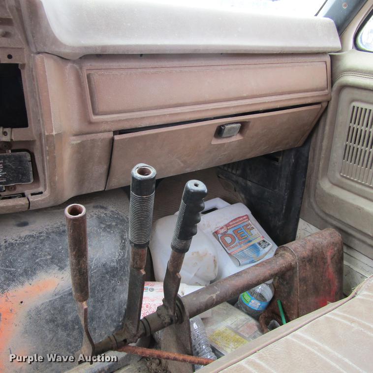 image for item DC0001 1990 Ford F700 tank truck