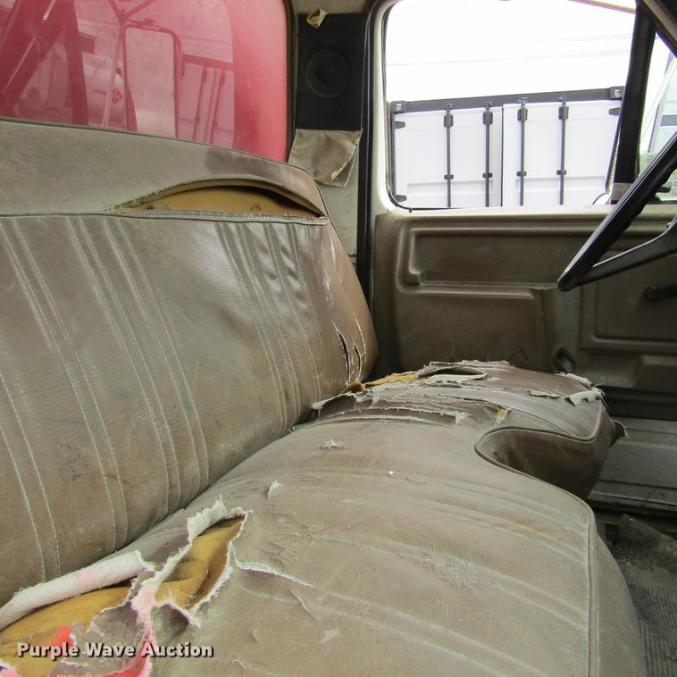 image for item DC0001 1990 Ford F700 tank truck