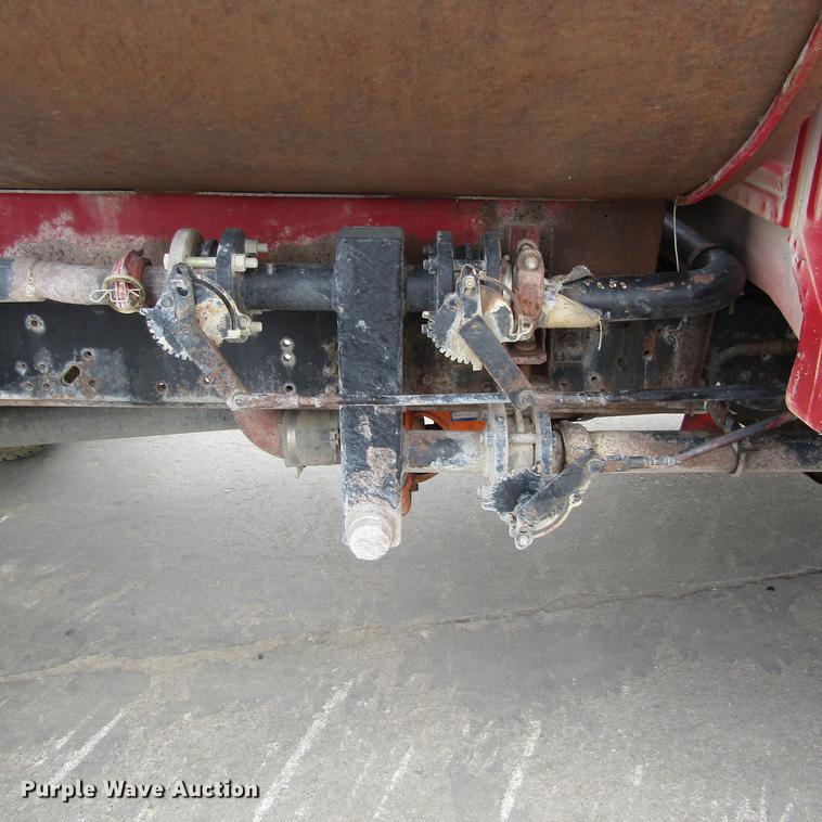 image for item DC0001 1990 Ford F700 tank truck